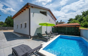 Lovely Apartment In Peroj With Wifi